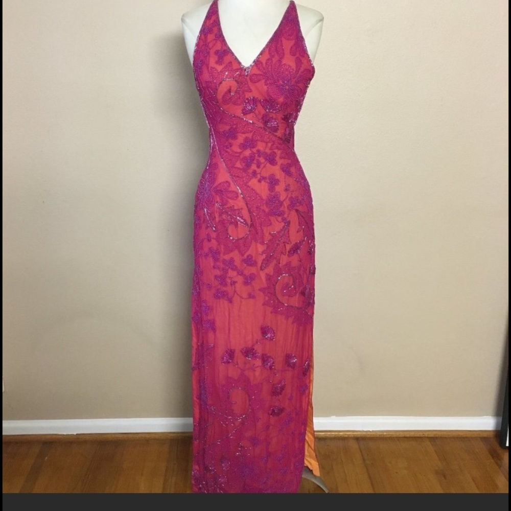 Beautiful dress- perfect for prom or wedding or fancy evening out.